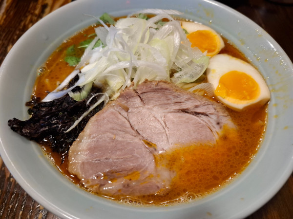 「味付け玉子入り旨辛醤油らーめん930円」@がら屋の写真