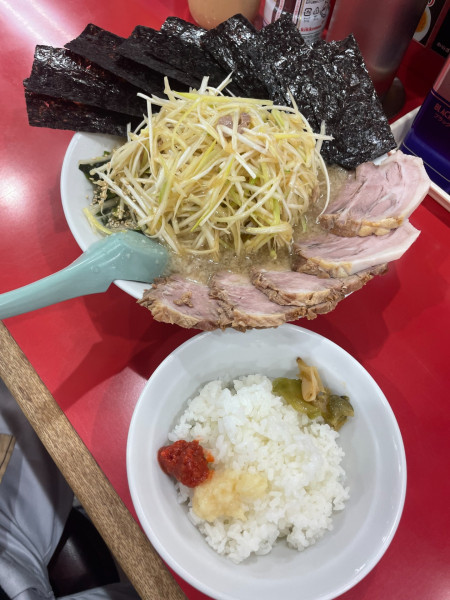 「ねぎチャーシュー+ネギW+のり+半ライス」@ラーメン かいざん 新小岩店の写真