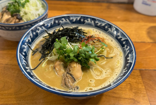 「牡蠣・拉麺¥950、牡蠣めし¥490」@麺や佐市の写真