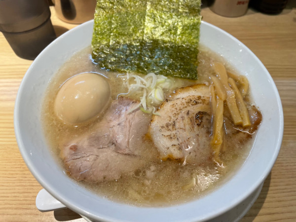 「とんしお、味玉」@麺屋 辰巳の写真