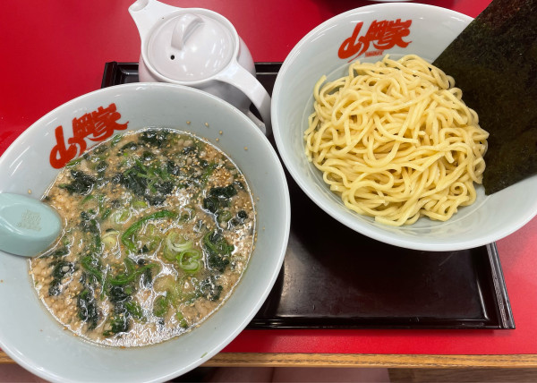 「醤油つけ麺+背脂+ほうれん草」@ラーメン山岡家 大田原店の写真