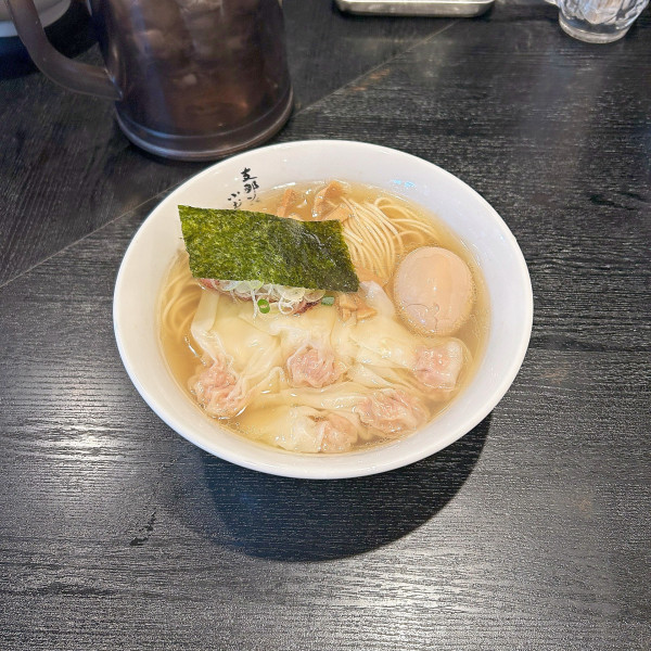 「ワンタンメン（塩）＋味玉」@支那ソバ 小むろの写真