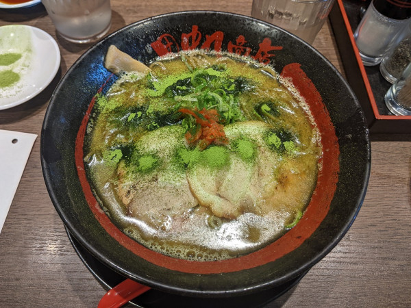 「宇治抹茶黄金醤油ラーメン（抹茶トッピング）」@ラーメン 田中九商店 平等院店の写真