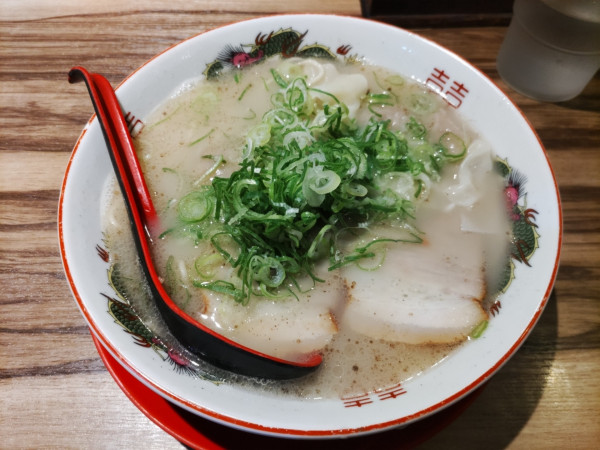 「元祖ワンタンメン900円」@博多荘の写真