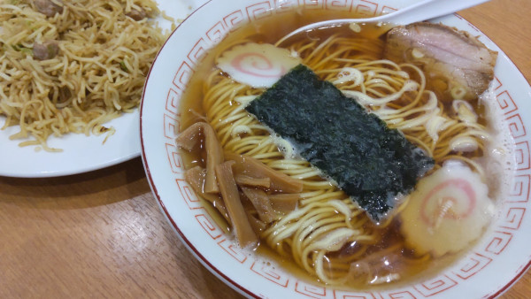 「ラーメン400円　焼きそば小300円」@こうや食堂の写真
