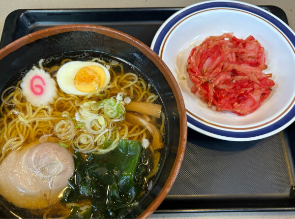 「昔ながらのラーメン＋紅生姜天」@名代 富士そば 市ヶ谷店の写真