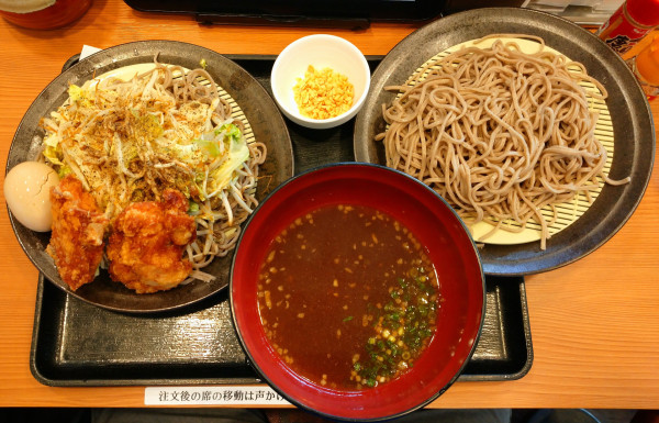 「野菜マシ盛りつけ汁そば（1,000円）＋大盛り（150円）」@から揚げ専門 から好し 川崎新川通り店の写真