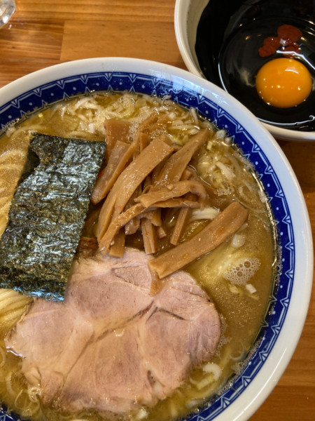 「新塩ラーメン、生卵」@自家製中華そば としおかの写真