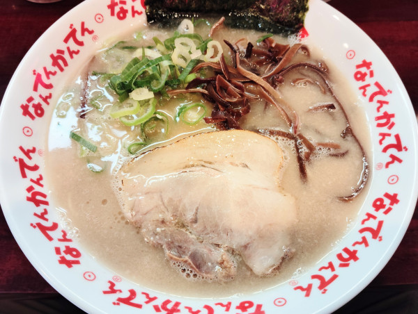「豚骨ラーメン」@なんでんかんでん 西新宿店の写真