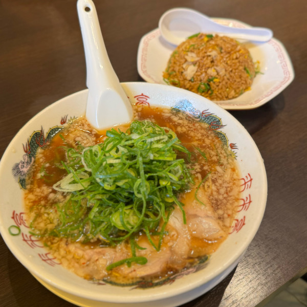 「ラーメン（チャーハン定食）1,050円」@来来亭 米原店の写真