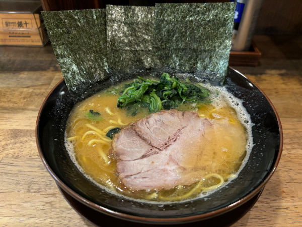 「ラーメン930円 ライス大盛り250円」@横浜醤油豚骨ラーメン 銀十の写真