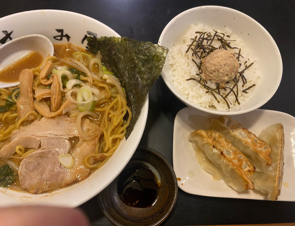 「濃厚みそらーめん　860円+なまらセット350円」@むつみ屋 駒込店の写真