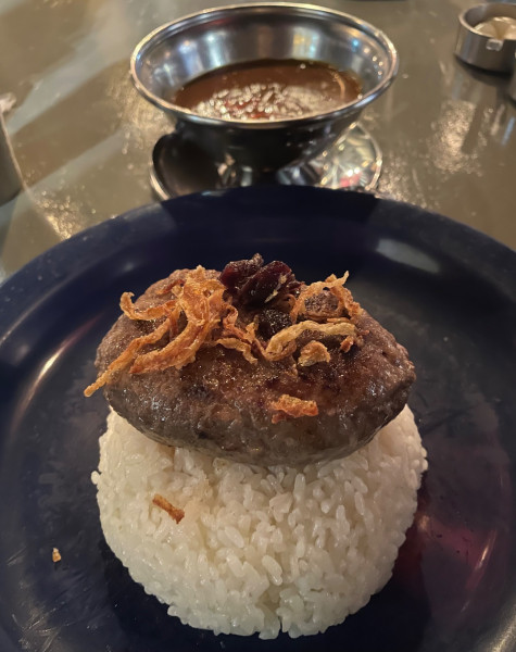 「粗挽きハンバーグカレー」@カレーレストラン ブルーノ HEPナビオ店の写真