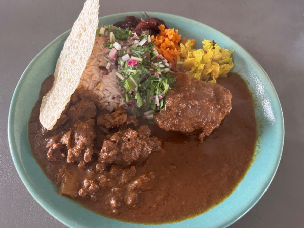 「ポーク、ごぼうとラムのキーマの2種盛り」@スパイスカレーモクロミの写真