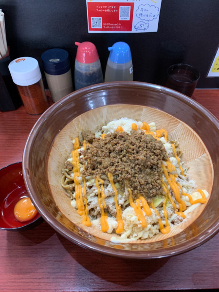 「キーマカレー混ぜそば（特盛）＋粉チーズ＋生卵」@ラーメン一太豚の写真