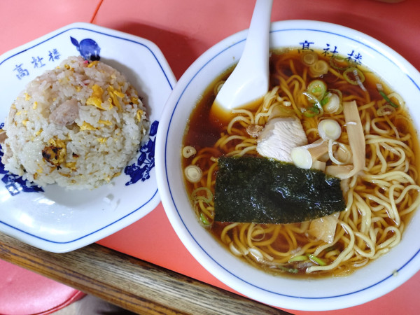 「ラーメン、半チャーハン」@高社楼の写真