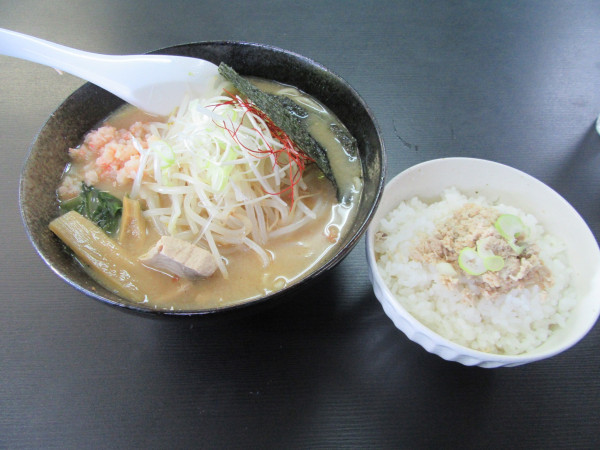 「限定　海老味噌ラーメン（１３００円）＋地魚ごはん２００円」@麺処 Umiの写真