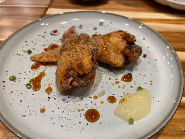 「ガイヤーン風手羽餃子　２本　￥５００」@ぎょうざのしわざ 刈谷駅前店の写真