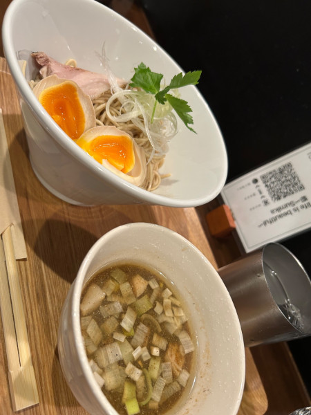 「旨味醤油つけ麺　ゆず風味　大盛り　煮卵　割スープ」@Life is beautiful らぁ麺 & Cafe'barの写真