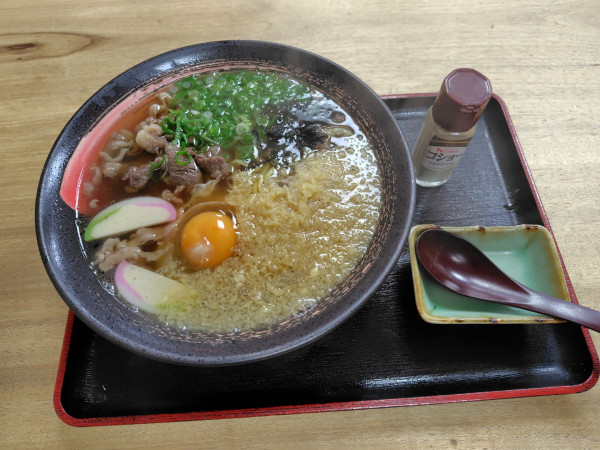 「素ラーメン700円、牛肉300円、生卵50円」@吾妻そばの写真