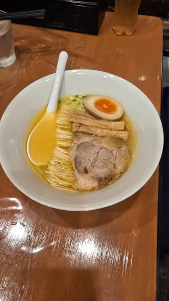 「鶏ガラ塩　900円」@呑龍ラーメンの写真
