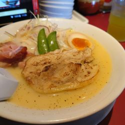 鶏白湯そば979円