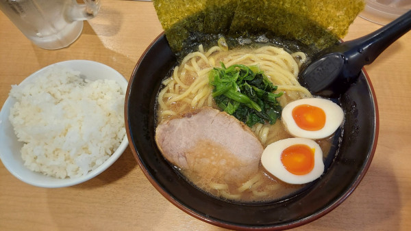 「味玉ラーメン 800円」@よつ家 竹ノ塚店の写真