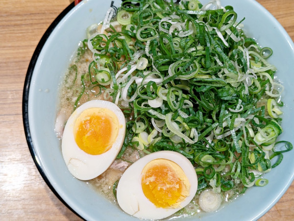 「九条ねぎらーめん（脂多め）＋味玉」@京都拉麺 めんくらの写真