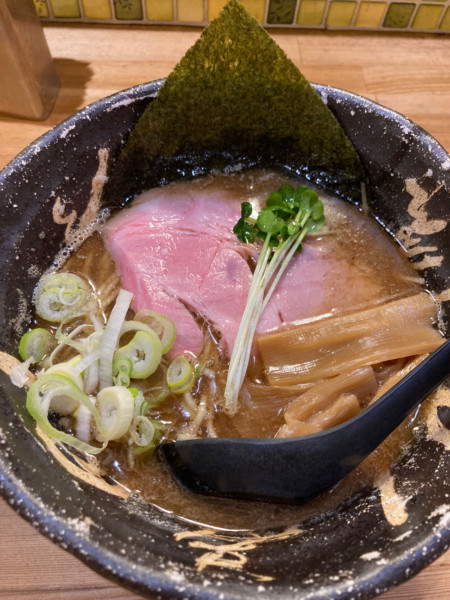 「煮干ラーメン¥900、玉ねぎ¥100」@麺屋 蝉 関大前店の写真