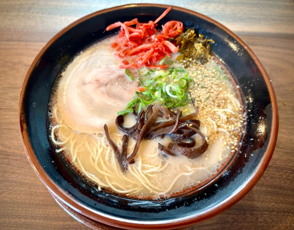 「博多らーめん(800¥)」@博多らーめん 万々の写真