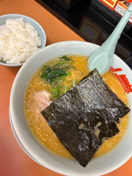 「特製味噌ラーメン　820円　半ライス　140円」@ラーメン山岡家 さいたま丸ヶ崎店の写真