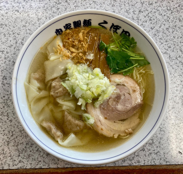 「塩ワンタンめん 1150円」@自家製麺 らーめん くぼ田の写真