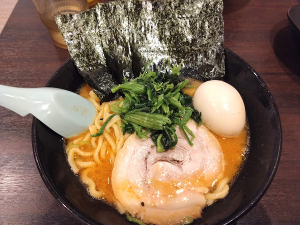 「辛子味噌ラーメン味玉」@らーめん家 せんだい 町田店の写真
