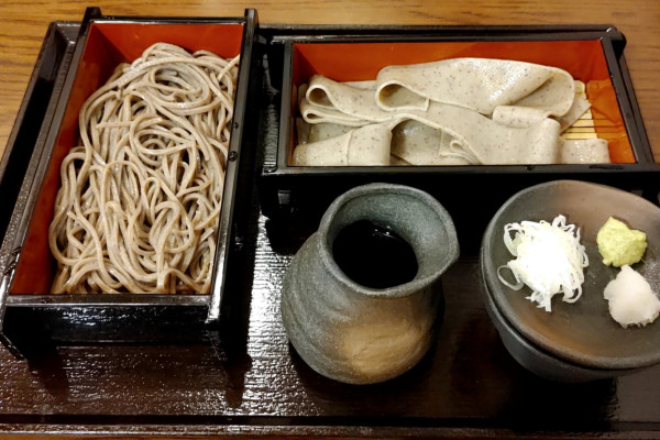 「二段せいろ（十割そば、たすきそば：1,700円）」@そば芳の写真