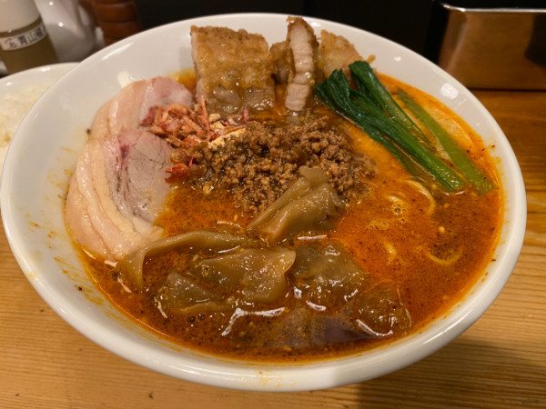 「担々麺大辛＋排骨＋太肉」@担々麺 ほおずきの写真