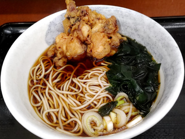 「げそ天そば（560円）」@信州生そば みのがさ 神田和泉町店の写真