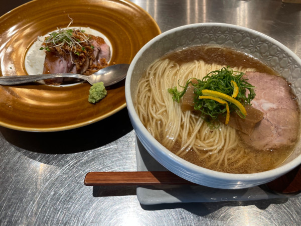 「濃厚煮干しそばと成城ステーキミニ丼」@中華そば まるじの写真