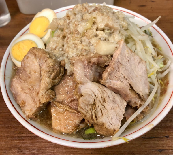 「小ブタ ネギ 煮卵 1000+100+100円」@ラーメン二郎 品川店の写真