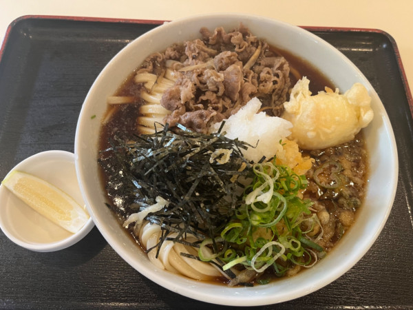 「肉玉天ぶっかけ、中」@手打うどん 長谷沼の写真