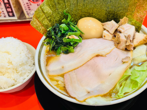 「特製ラーメン (並) 他 1,450円」@家系ラーメン 裏大輝家 青物横丁店の写真