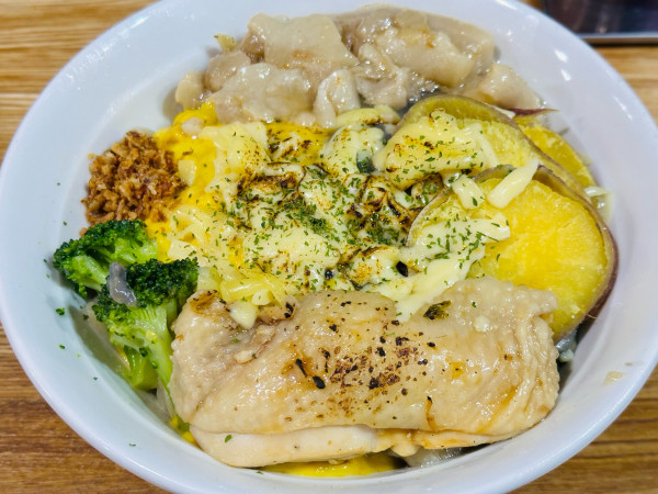 「パンプキンまぜそば 1,100円 麺大盛り 100円」@豚仙人  戸塚店の写真