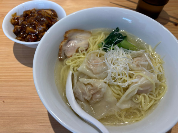 「塩ワンタンメン1000円+ミニ麻婆ライス200円」@さくら食堂の写真