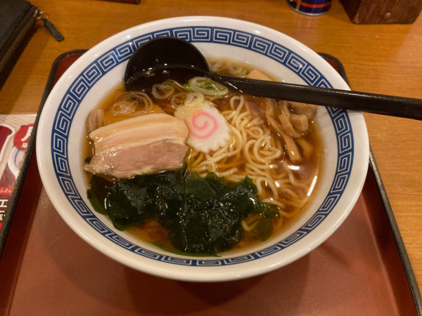 「昔ながらのしょうゆラーメン590円」@山田うどん 新田嘉祢店の写真