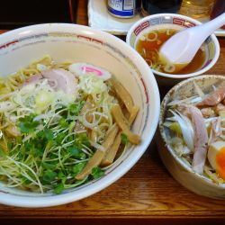 油そば（800円）＋中盛り＋生玉子＋ネギチャーシュー丼