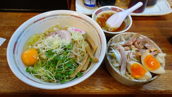 「油そば（800円）＋中盛り＋生玉子＋ネギチャーシュー丼」@宝華らぁめんの写真