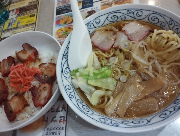 「atariyaラーメン(550)＋炙りチャーシュー丼(400」@atariyaの写真