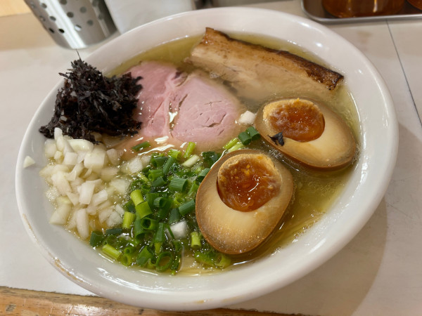 「煮干し香る塩らーめん＋味玉」@麺屋 扇 SENの写真