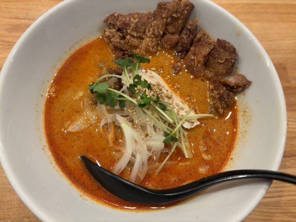 「カレー排骨担々麺　250円」@かつぎやの写真