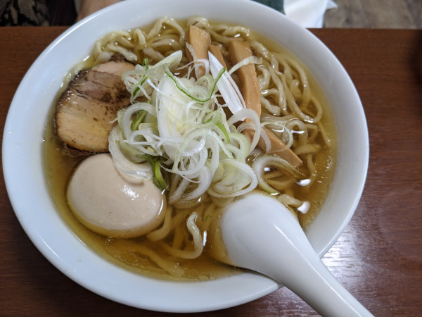 「ラーメン＋味玉」@手打ちらーめん かえでの写真