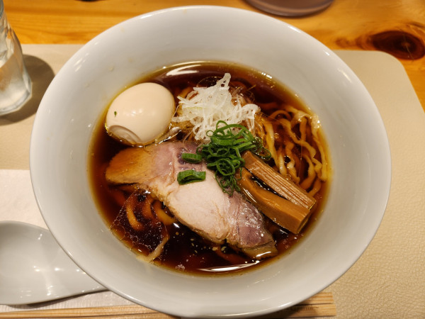 「味玉醤油らーめん」@燎の写真